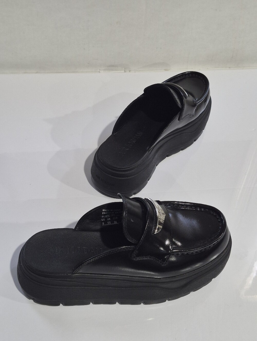 NIKE AIR JORDAN Mules HJ4292-001  Black Metallic Silver Women Size 8 - Picture 13 of 14